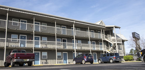 Daybreak Suites Extended Stay 多森 外观 照片