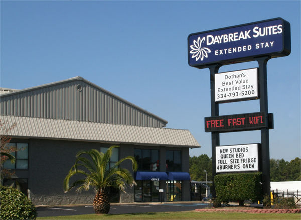Daybreak Suites Extended Stay 多森 外观 照片